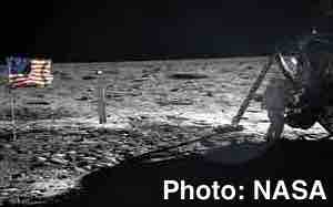 ESL lesson on Neil Armstrong's moon landing items being auctioned.